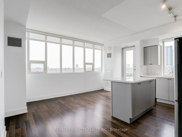709 - 1638 Bloor St W