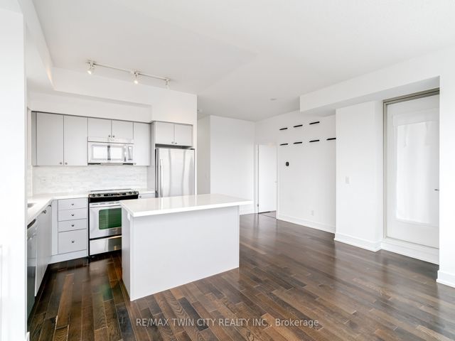 709 - 1638 Bloor St W
