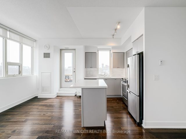 709 - 1638 Bloor St W
