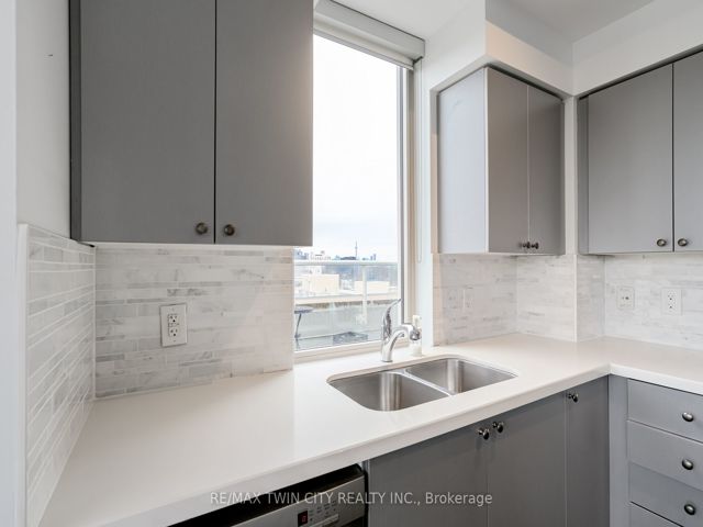 709 - 1638 Bloor St W