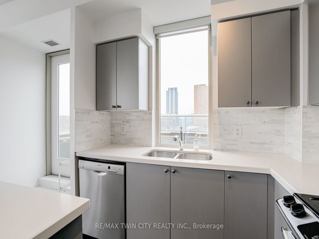 709 - 1638 Bloor St W