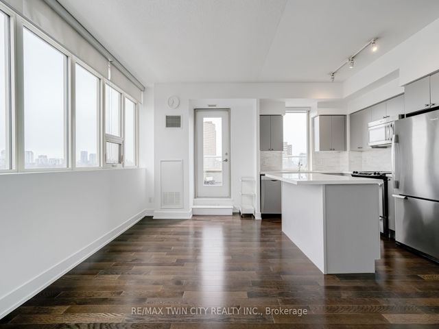 709 - 1638 Bloor St W