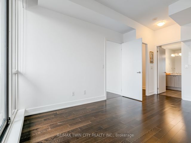 709 - 1638 Bloor St W