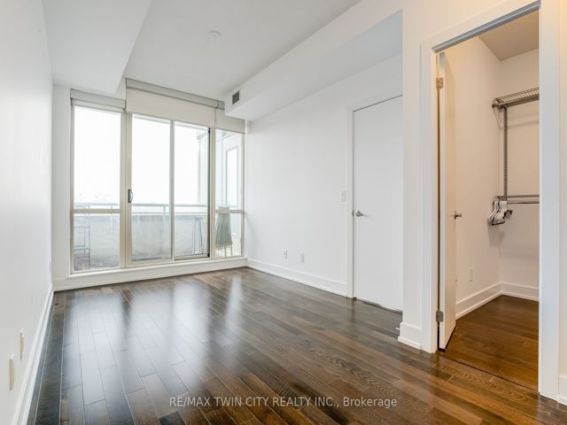 709 - 1638 Bloor St W