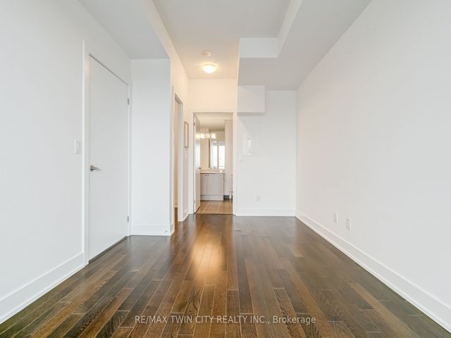 709 - 1638 Bloor St W