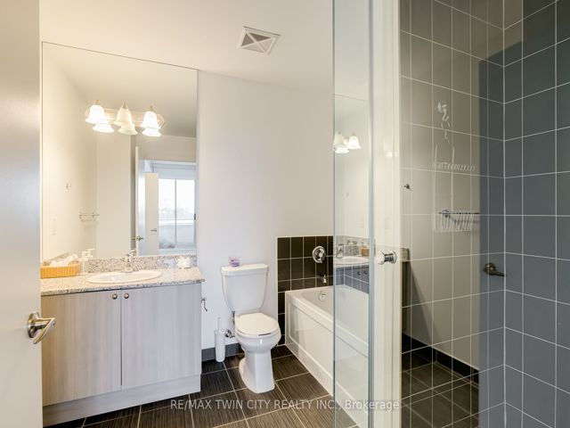 709 - 1638 Bloor St W