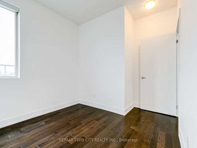 709 - 1638 Bloor St W