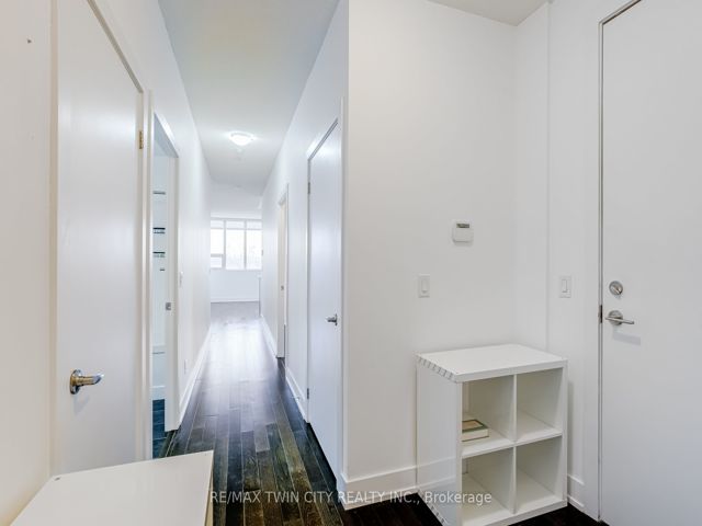 709 - 1638 Bloor St W