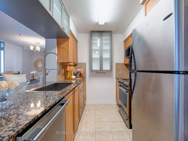 1233 - 35 Viking Lane