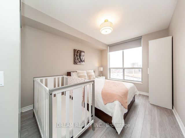 907 - 5229 Dundas St W
