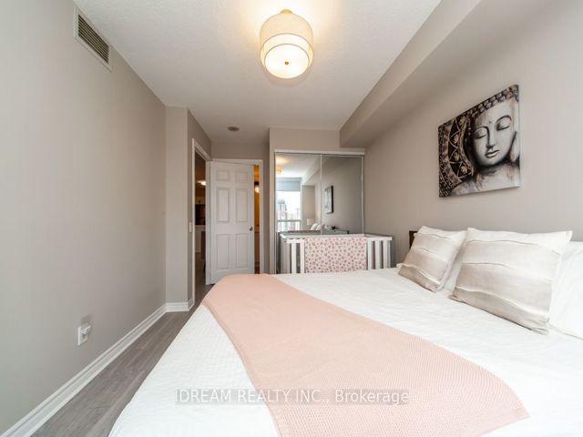 907 - 5229 Dundas St W
