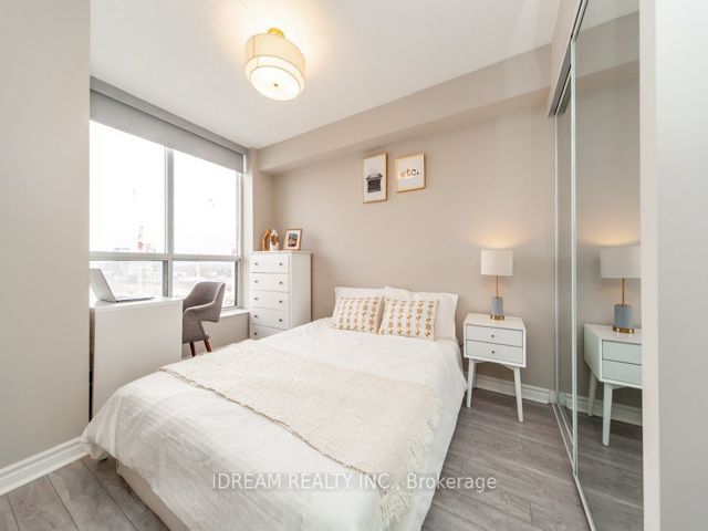 907 - 5229 Dundas St W