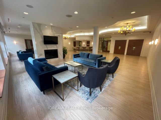 907 - 5229 Dundas St W