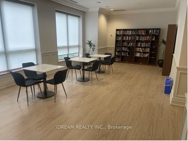 907 - 5229 Dundas St W