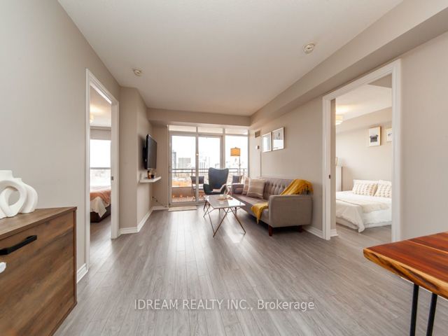 907 - 5229 Dundas St W