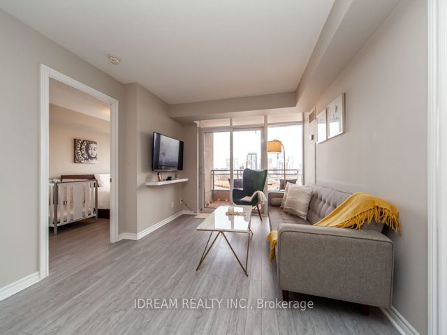 907 - 5229 Dundas St W