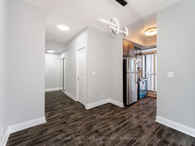 810 - 1185 The Queensway Ave