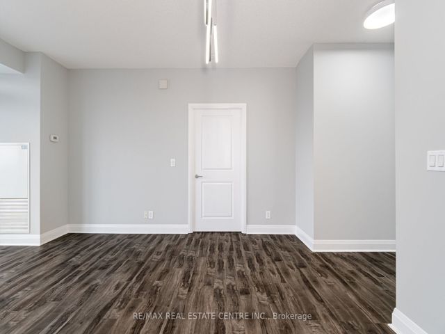 810 - 1185 The Queensway Ave