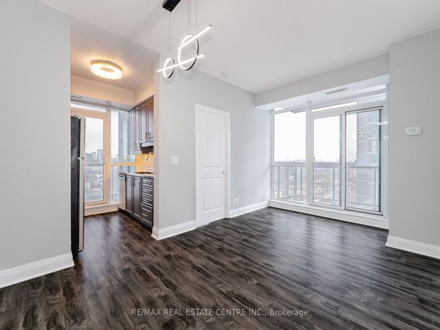 810 - 1185 The Queensway Ave