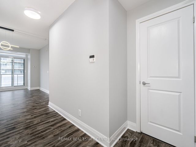 810 - 1185 The Queensway Ave