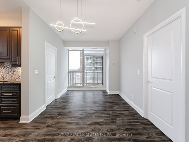 810 - 1185 The Queensway Ave