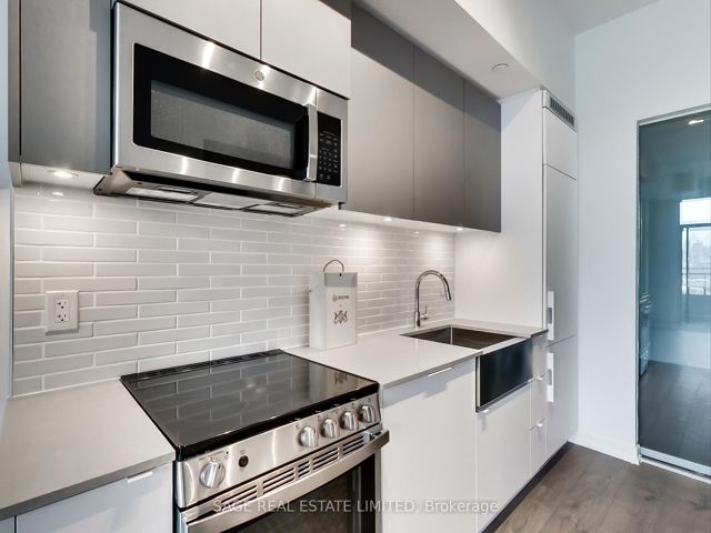 924 - 270 Dufferin St