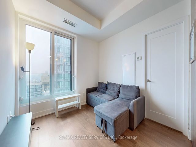 3210 - 7 Mabelle Ave