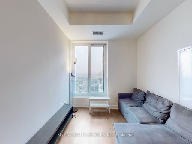 3210 - 7 Mabelle Ave