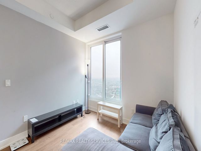 3210 - 7 Mabelle Ave