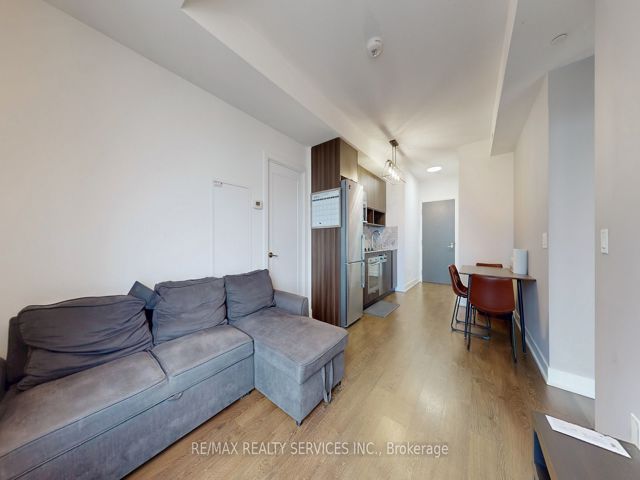 3210 - 7 Mabelle Ave