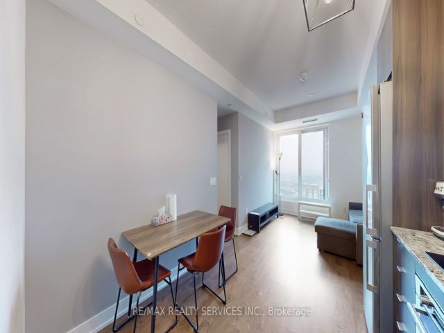 3210 - 7 Mabelle Ave