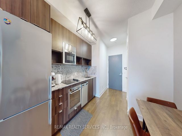 3210 - 7 Mabelle Ave