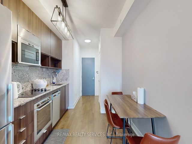 3210 - 7 Mabelle Ave