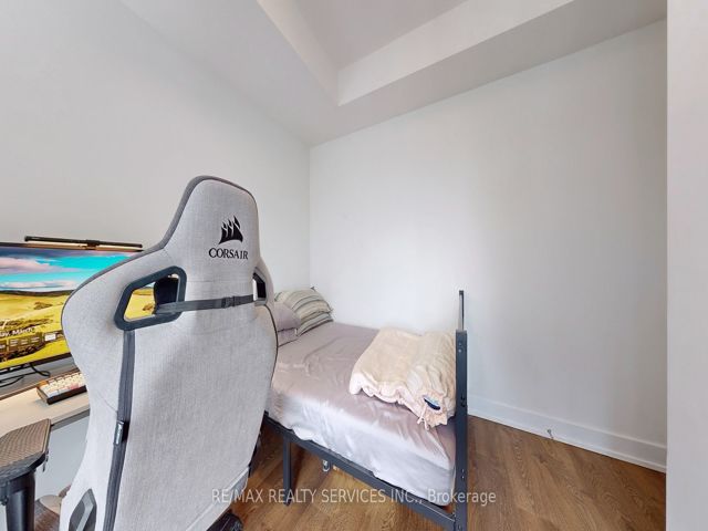 3210 - 7 Mabelle Ave
