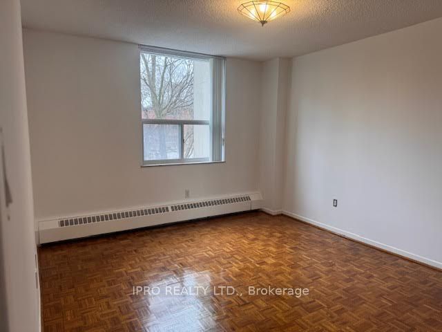 606 - 65 Southport St NE