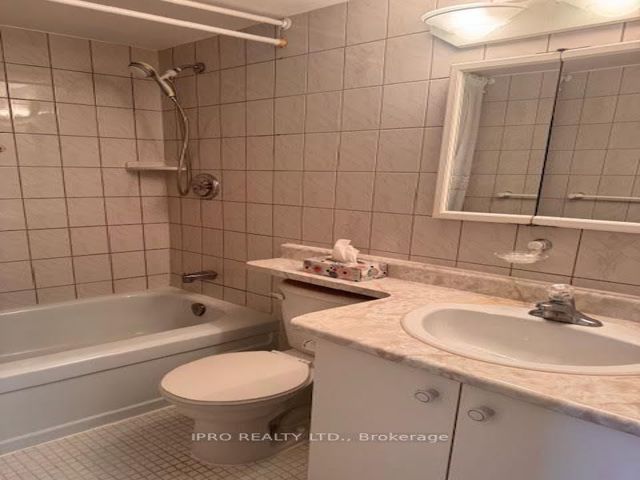 606 - 65 Southport St NE