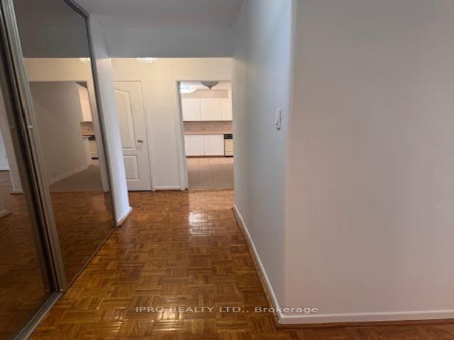 606 - 65 Southport St NE