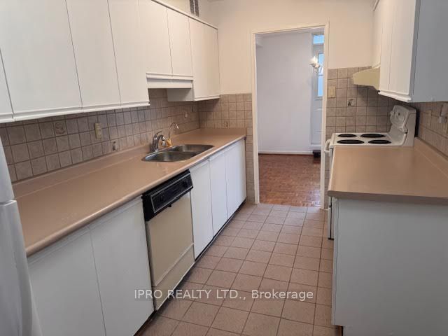 606 - 65 Southport St NE