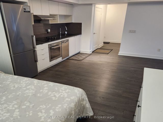 1606 - 7 Mabelle Ave