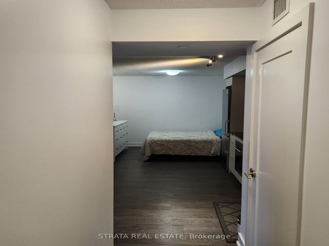 1606 - 7 Mabelle Ave