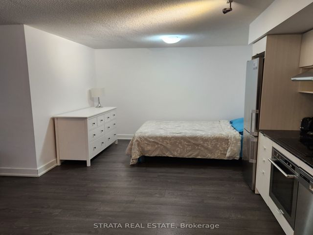 1606 - 7 Mabelle Ave