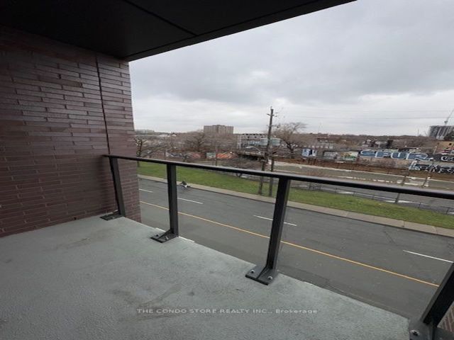 413 - 2625 Dundas St W