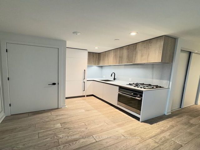 413 - 2625 Dundas St W