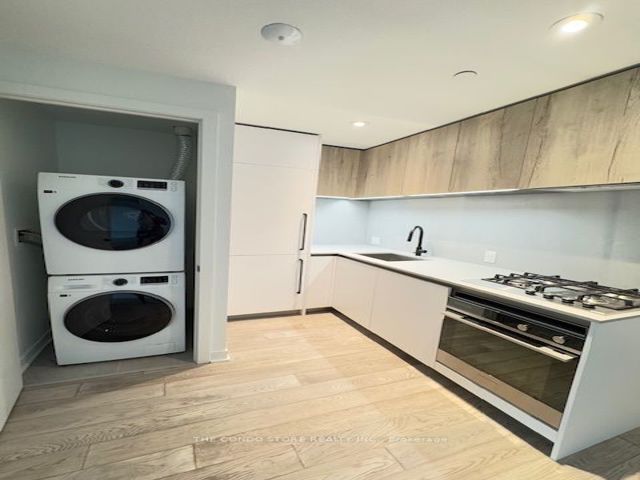 413 - 2625 Dundas St W