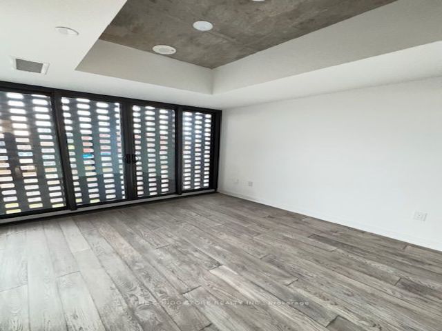 413 - 2625 Dundas St W