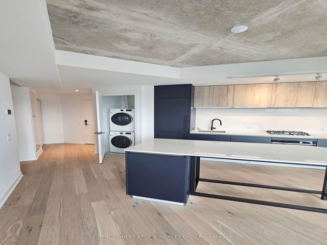 415 - 2625 Dundas St W