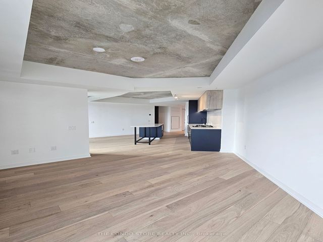 415 - 2625 Dundas St W