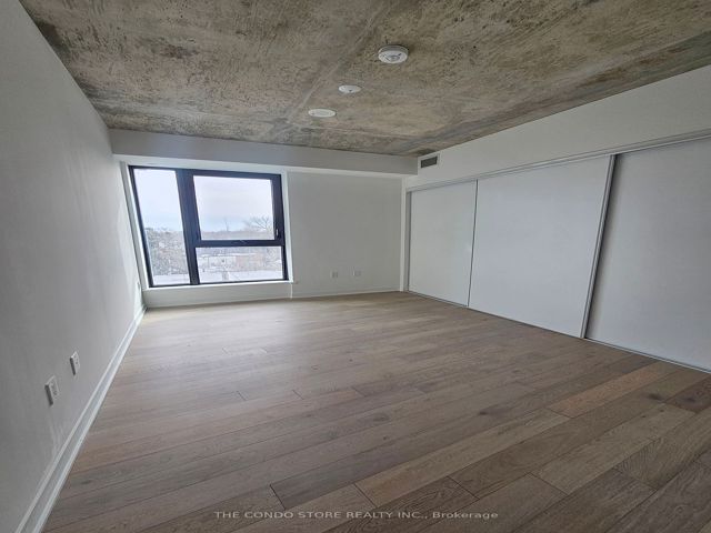 516 - 2625 Dundas St W