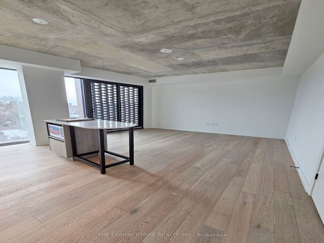 516 - 2625 Dundas St W