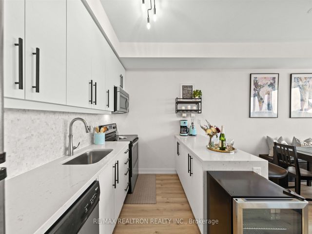 1301 - 5101 Dundas St W